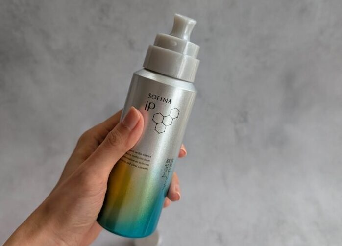 花王ソフィーナiP「水光ピーリング泡セラム」
